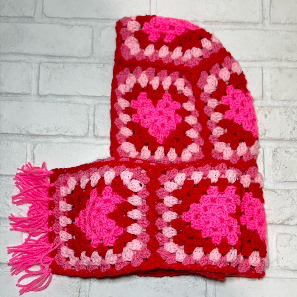 Crochet heart hooded scarf - Picture 3 of 5